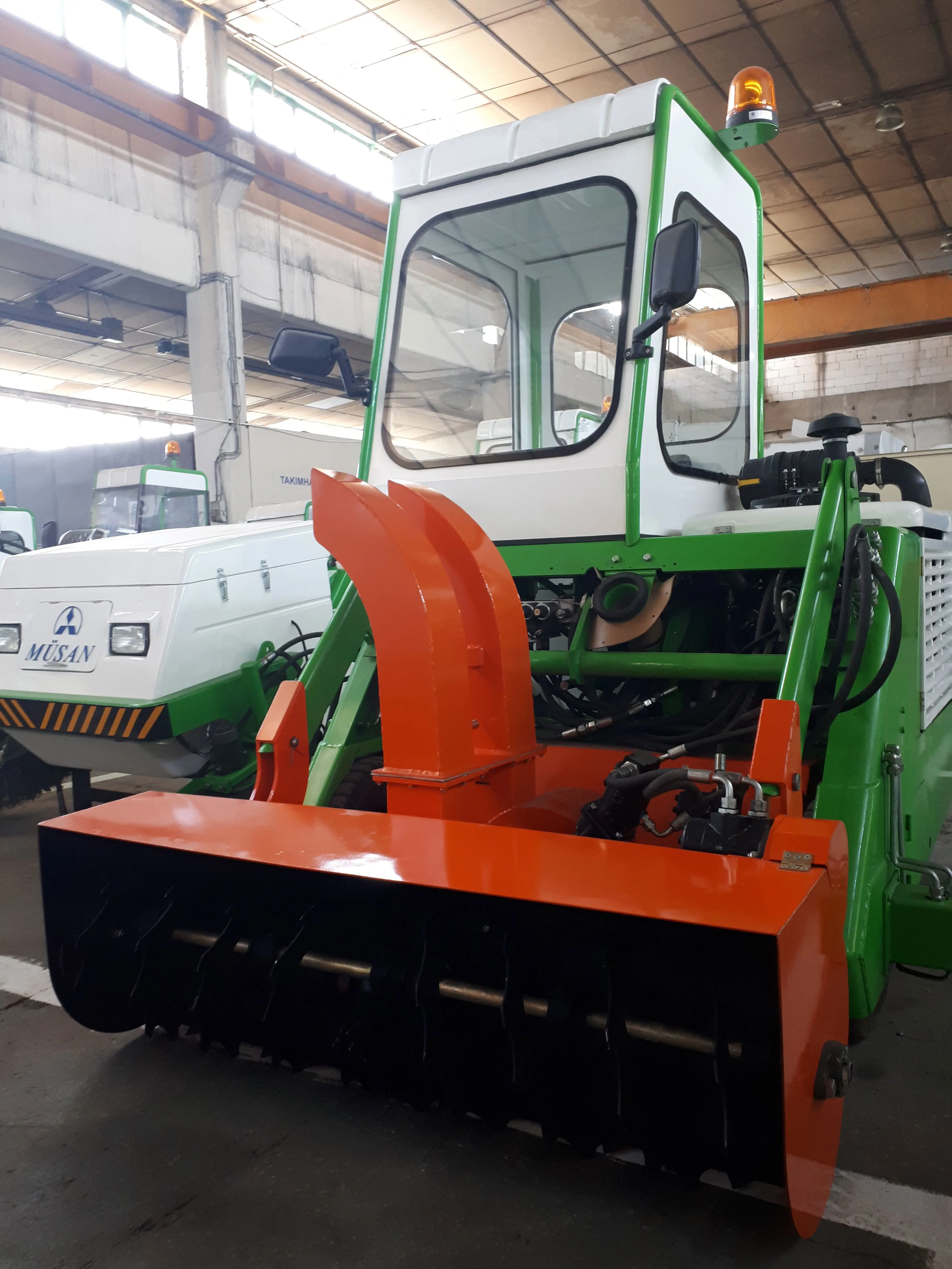 MUSAN VSM 070 Diesel Military Troop Outside Narrow Places Sweeper and Snow Sweeper